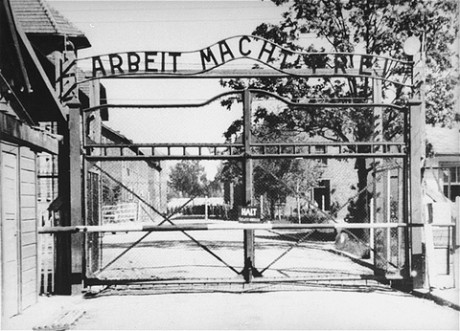 Hlavní brána,1945.jpg