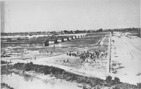 Mužský tábor Birkenau 43.jpg